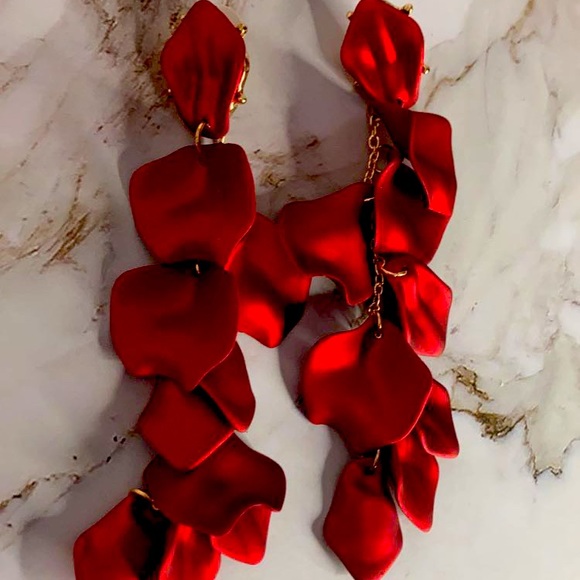 NEW Red petals chandelier earrings - Picture 2 of 6